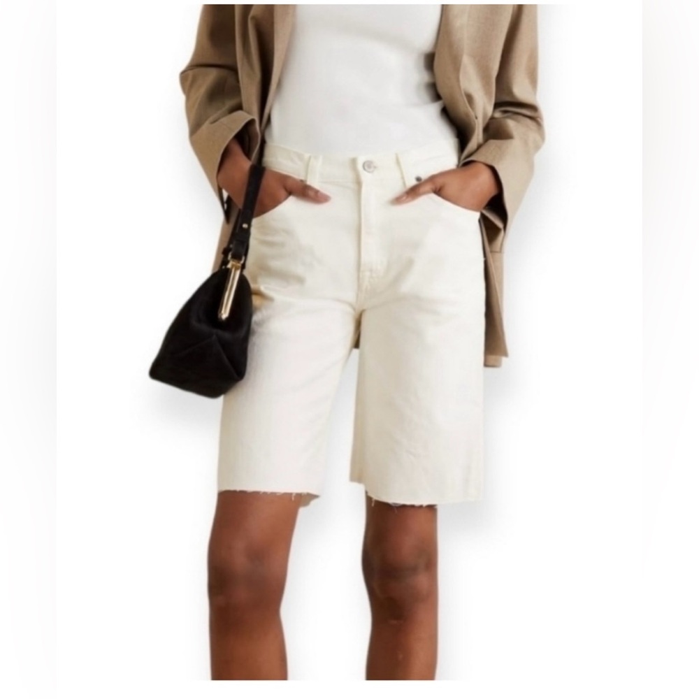 NILI LOTAN • Women’s Cream Wash Boyfriend Bermuda  Jean Shorts Size 28